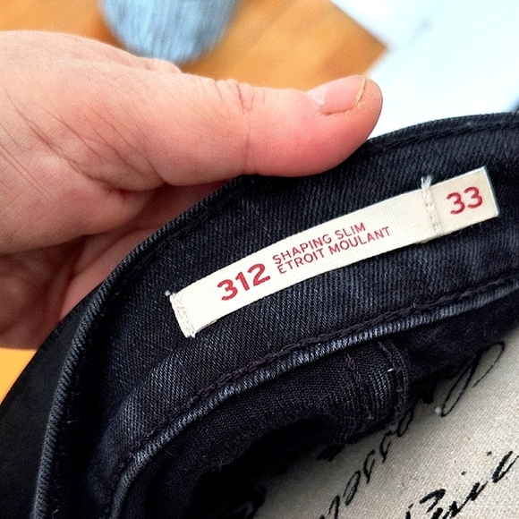 Levi's Women's Black Denim Jeans. Size 33. Great Condition. - Picture 2 of 7